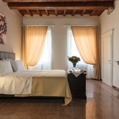 Alojamento de Acomodação e Pequeno-almoço Canto Dei Servi 4*